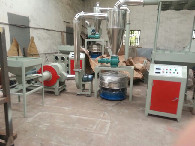 这个季节，与远航机械塑料磨粉机相遇吧！